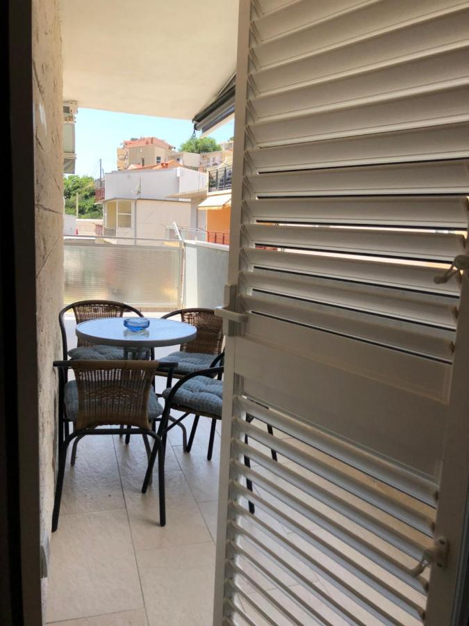 Omis - Private Ensuite Room With Balcony - Hotel Style Екстер'єр фото