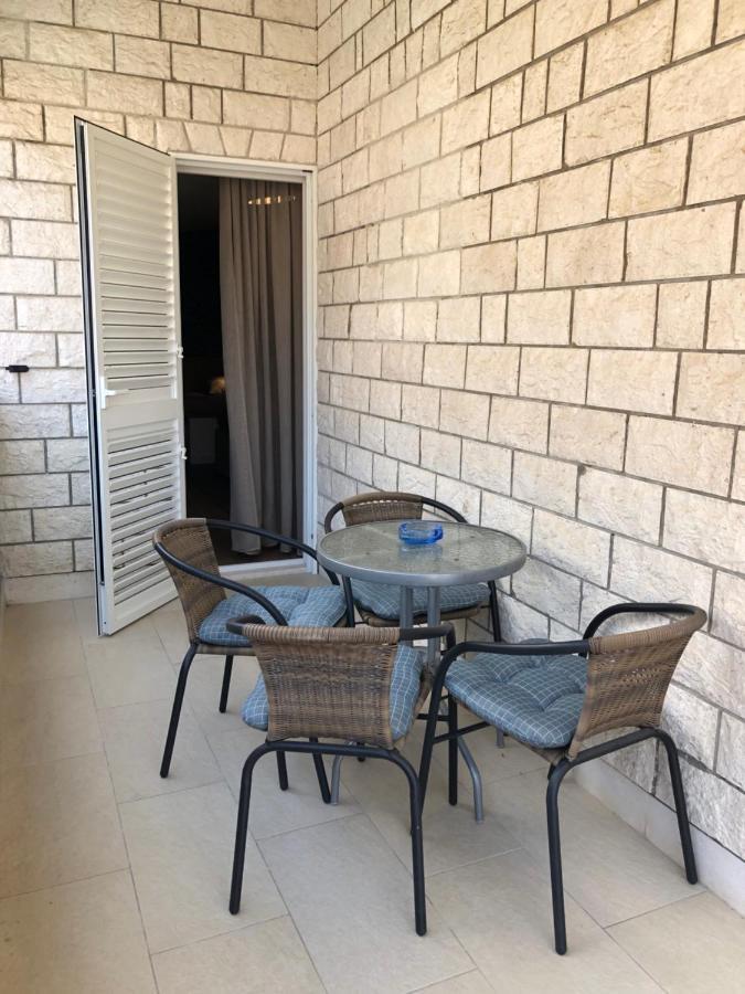 Omis - Private Ensuite Room With Balcony - Hotel Style Екстер'єр фото